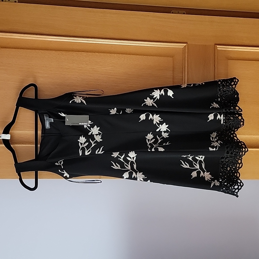 Donna Ricco New York Sleeveless fully lined dress in size 4